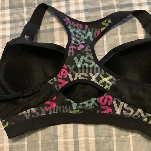 Victoria Secrets sports bra 38C - Picture 5 of 5